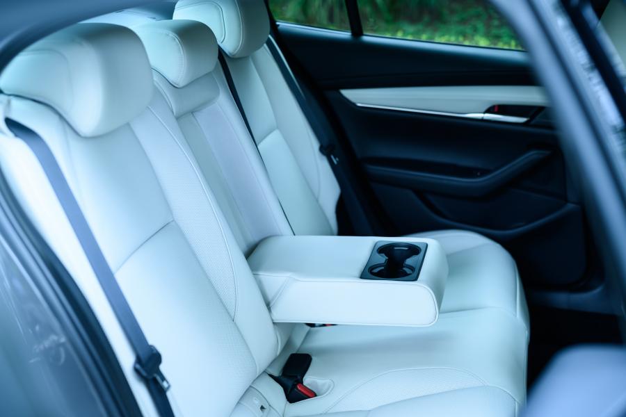 Интерьер Mazda3 Sedan (BP) 2019 года  (JP) (фото 10 из 17)
